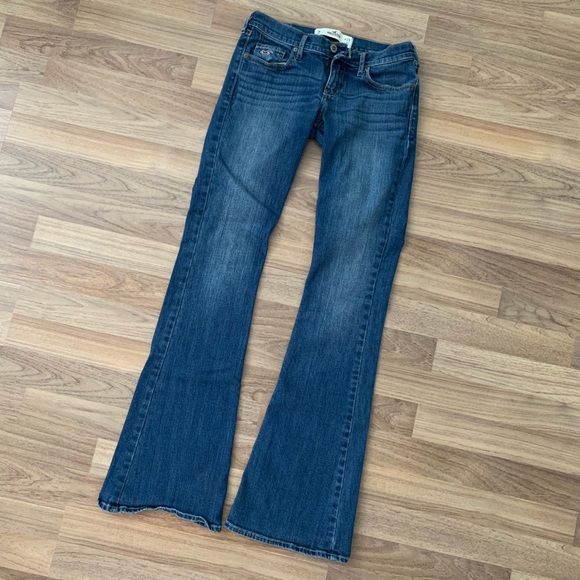 Hollister Jeans 👖 (Size 25) - Picture 2 of 7